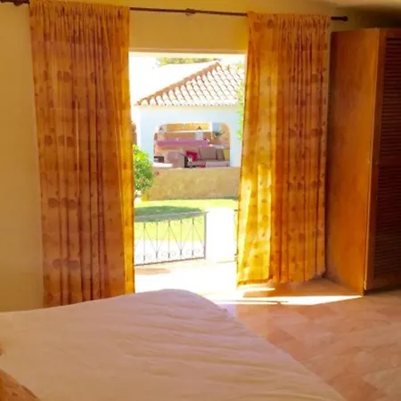 Villa Chanteria Carvoeiro, Fabulous 7 Bedroom, 7 Bathroom With Ac, Short Walk To The