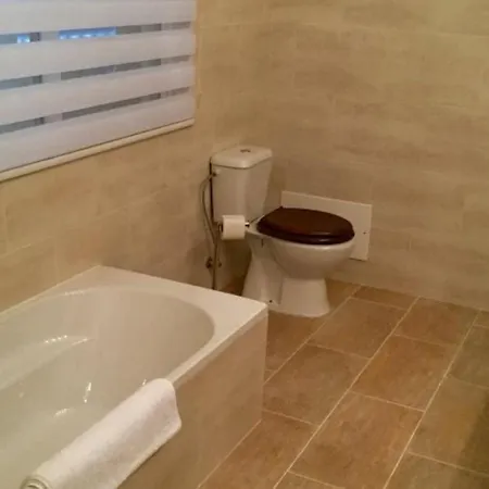 Chanteria Carvoeiro, Fabulous 7 Bedroom, 7 Bathroom With Ac, Short Walk To The Villa