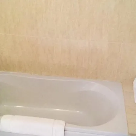 וילה Chanteria Carvoeiro, Fabulous 7 Bedroom, 7 Bathroom With Ac, Short Walk To The קארבואירו