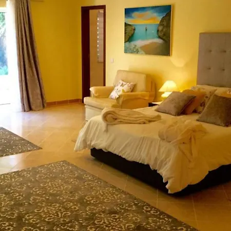 别墅 Chanteria Carvoeiro, Fabulous 7 Bedroom, 7 Bathroom With Ac, Short Walk To The 卡武埃鲁
