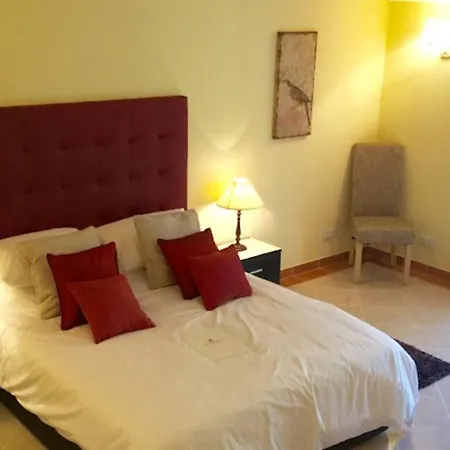 Chanteria Carvoeiro, Fabulous 7 Bedroom, 7 Bathroom With Ac, Short Walk To The Villa *