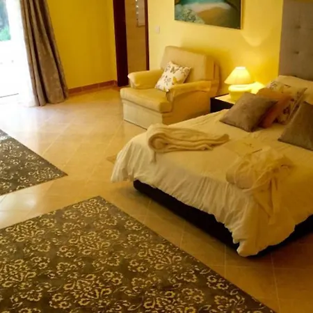 Villa Chanteria Carvoeiro, Fabulous 7 Bedroom, 7 Bathroom With Ac, Short Walk To The